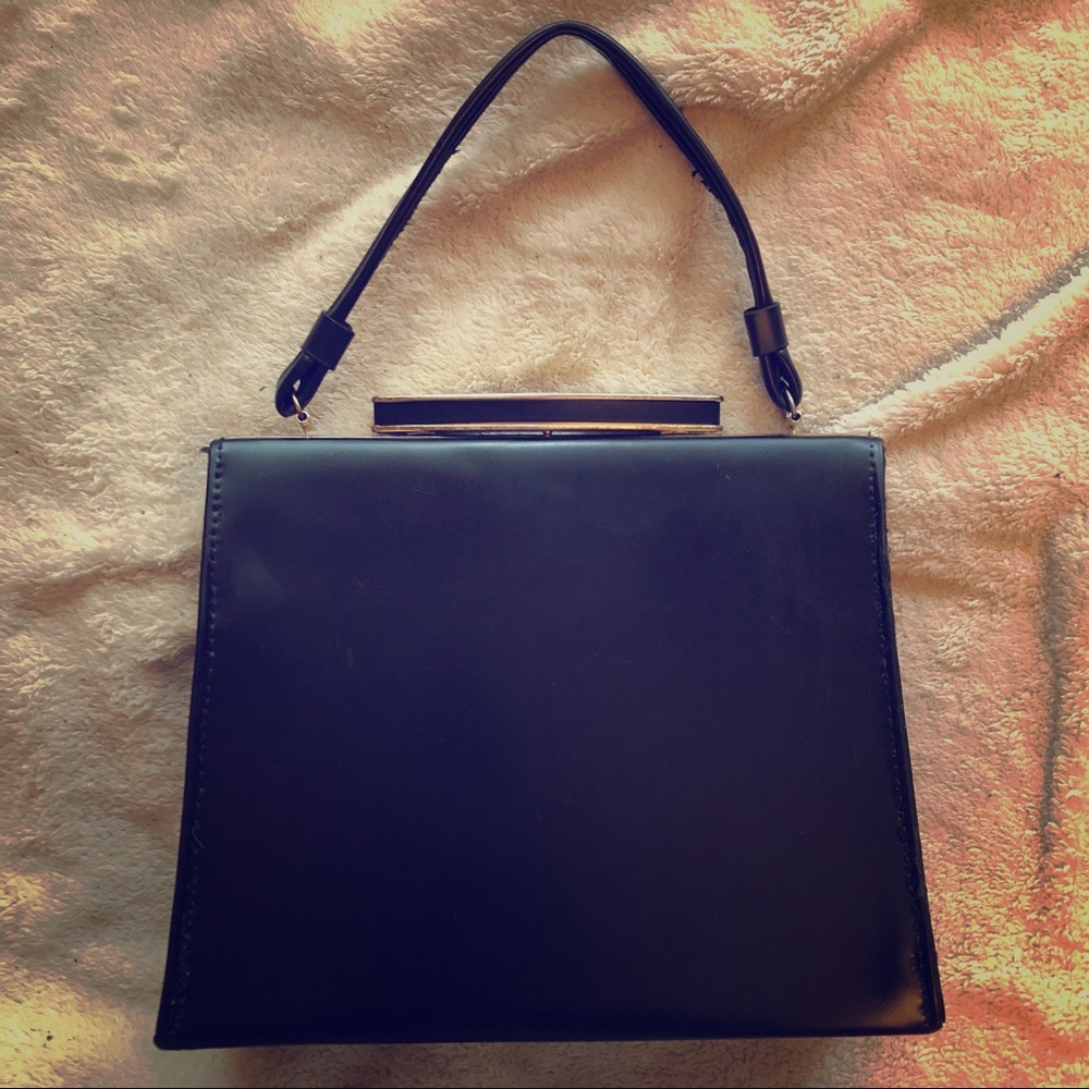 Vintage boxy black leather purse